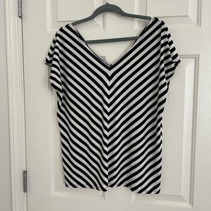 Excellent like new Liz & Co striped blouse.